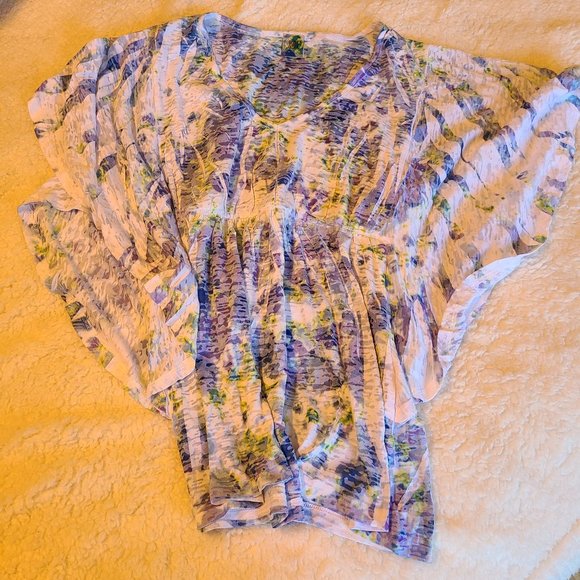 Soft Blue/Green and Whites in dressy Tee! S M - Picture 5 of 6